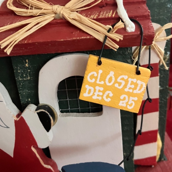 Santa's Toy Shop - Picture 2 of 5